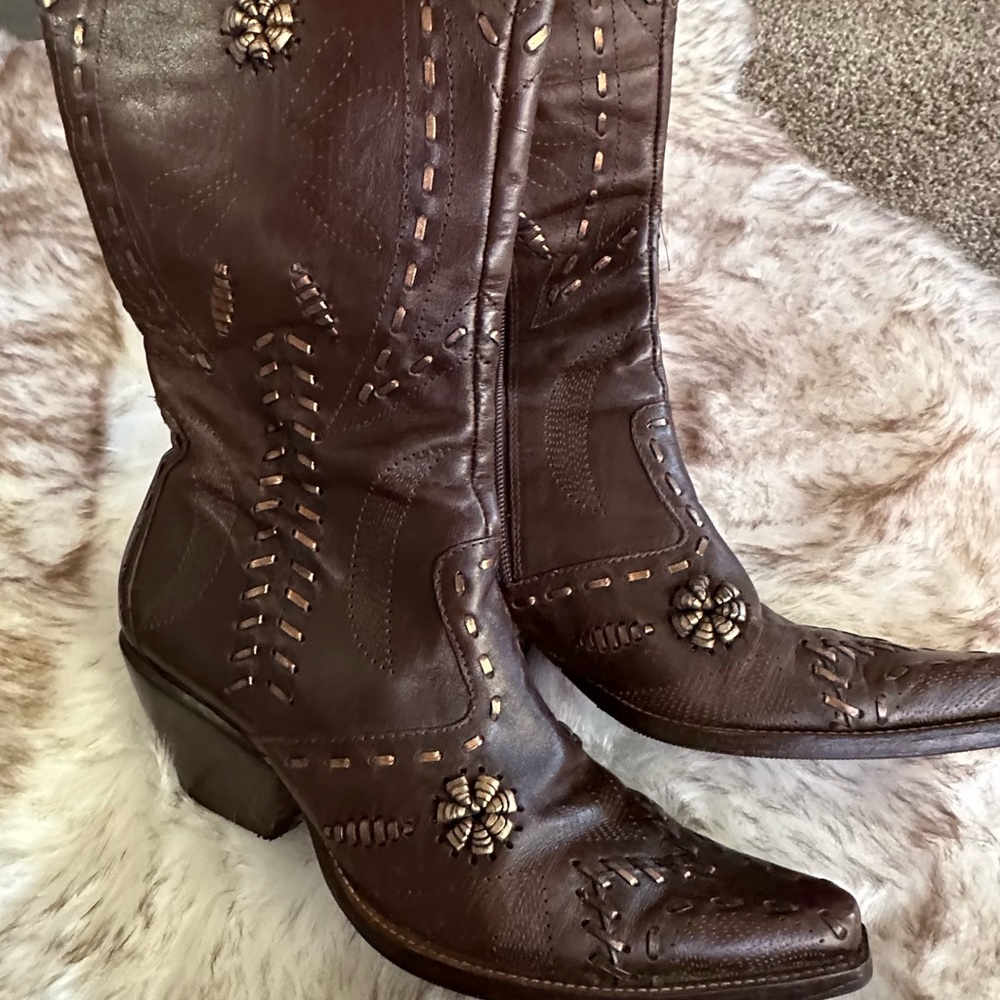 Leather BCBGGirls size 7, cowboy style snip toe boot